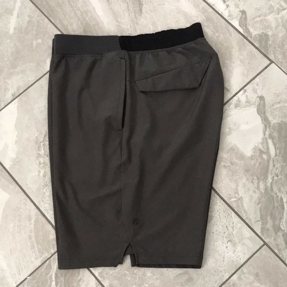 CHAMPION Men 9” Inseam Training lightweight Grey Shorts | M